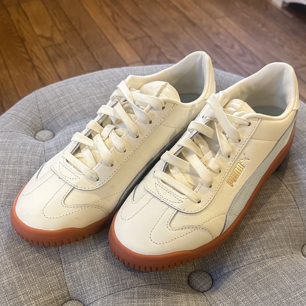 Puma Off-White Sneakers with Tan Sole